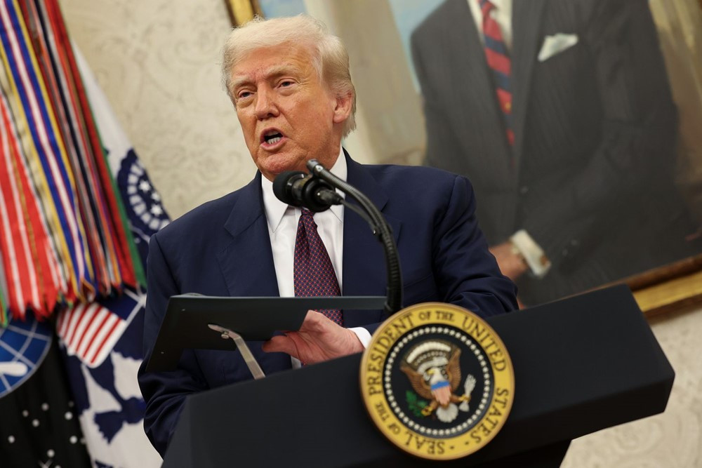 Ông Trump 'tung đòn nặng', dọa áp thuế 100% với mặt hàng này nếu không sản xuất tại Mỹ - ảnh 1