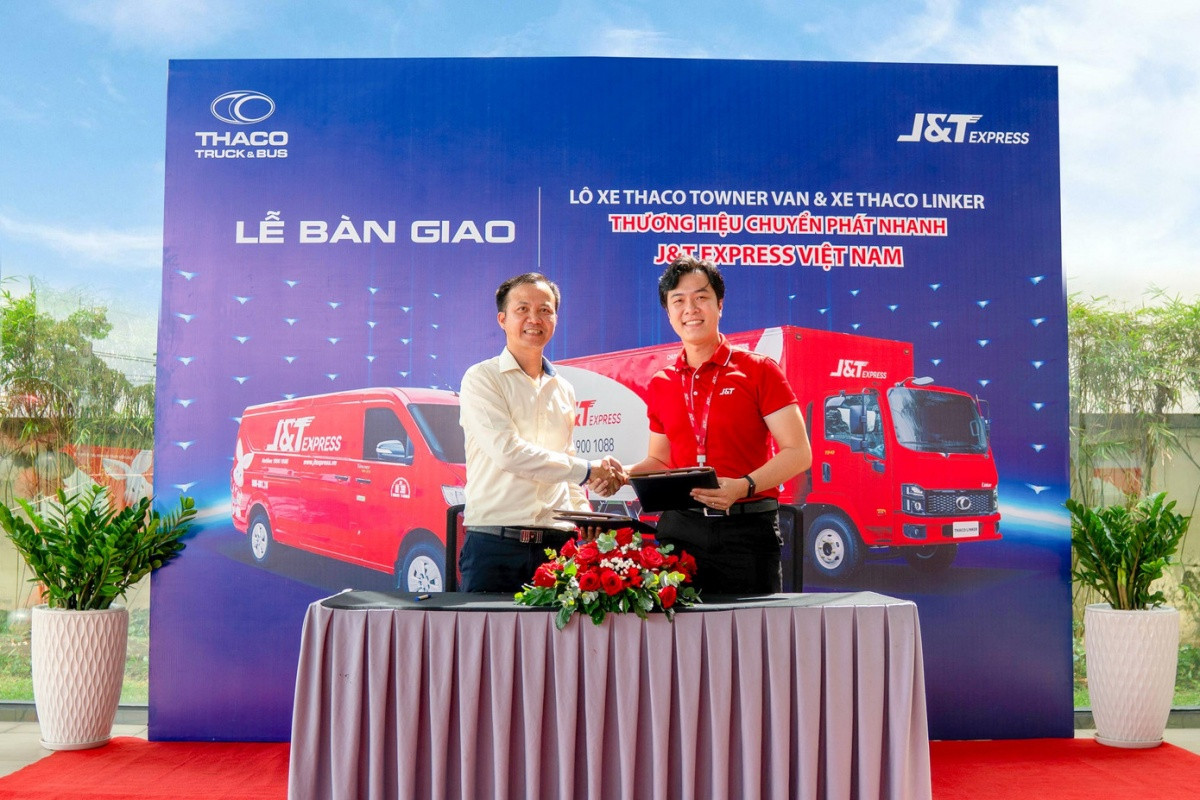 THACO AUTO bàn giao 315 xe tải cho hãng chuyển phát nhanh số một Đông Nam Á
