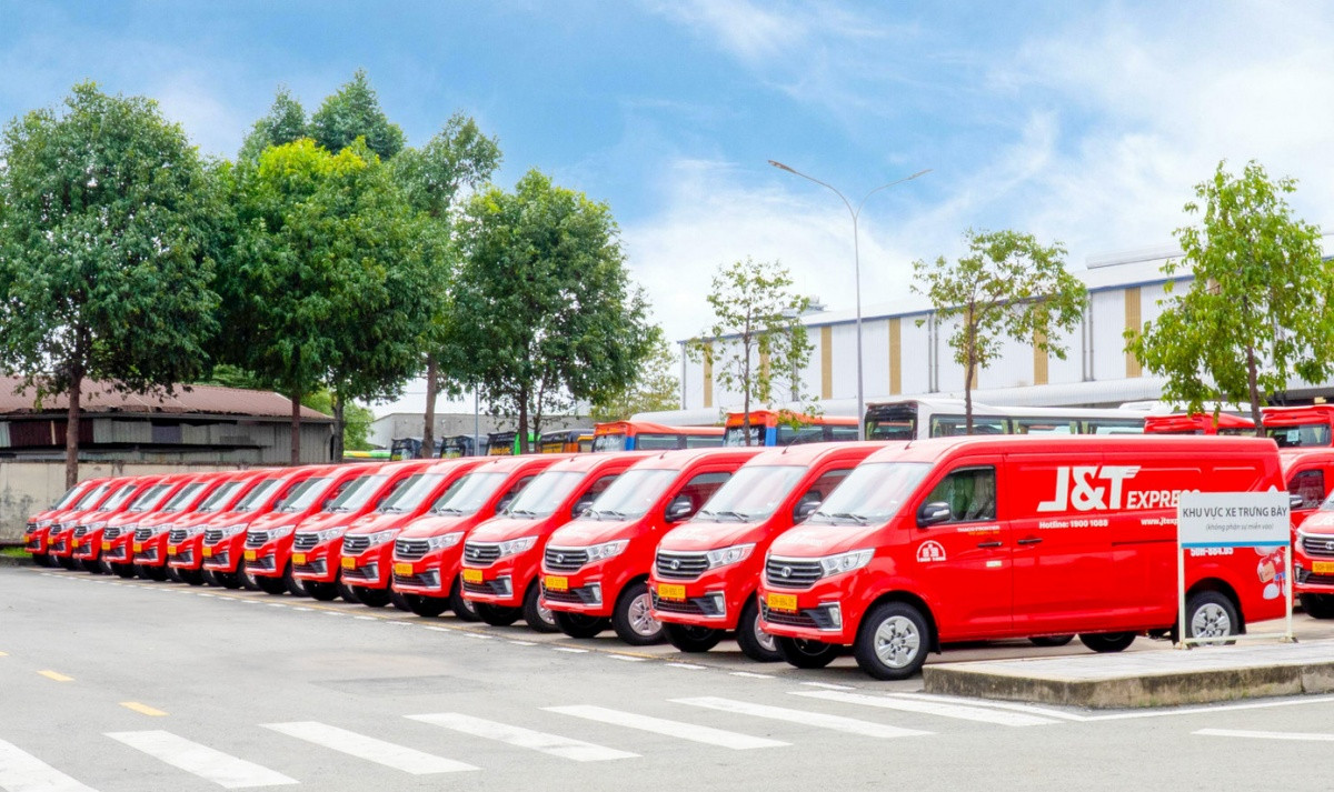THACO AUTO bàn giao 315 xe tải cho hãng chuyển phát nhanh số một Đông Nam Á