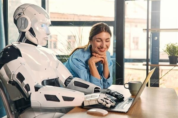 Hàng trăm ngàn người lao động mất việc trước AI, bạn cần làm ngay việc này để 'giữ ghế'