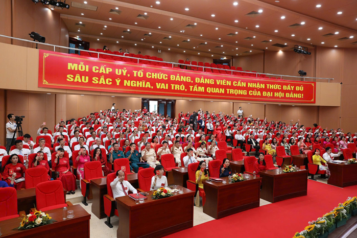 Các đại biểu tham dự Đại hội Đảng bộ phường Cầu Giấy dhtb-17546650501651510608593.png