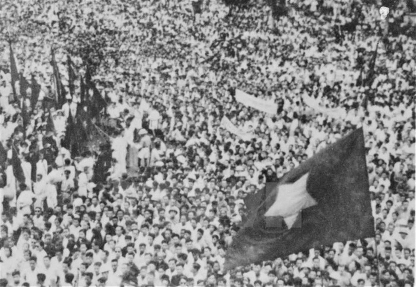 Hàng vạn người dân Hà Nội tham gia sự kiện 2/9/1945. Ảnh: Tư liệu ba-dinh.jpg