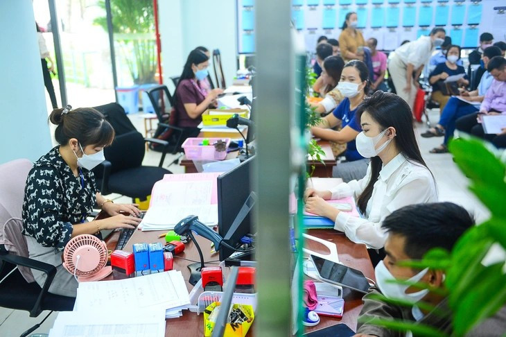 Bộ Nội vụ sẽ có hướng dẫn điều tiết công chức từ nơi thừa sang nơi thiếu (Ảnh minh họa) 48bnv1.jpg