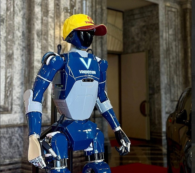 Công ty 8 tháng tuổi của tỷ phú Phạm Nhật Vượng trình làng robot ‘Made in Vietnam’, nhắm thị trường 7.000 tỷ USD