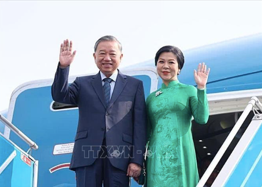 Tổng Bí thư Tô Lâm và Phu nhân Ngô Phương Ly lên đường thực hiện chuyến thăm Hàn Quốc. Ảnh: TTXVN. screen-shot-2025-08-10-at-84648-am.png
