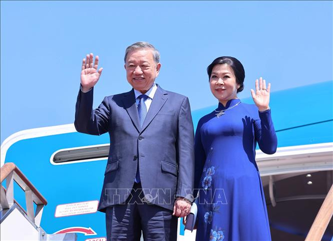 Tổng Bí thư Tô Lâm và Phu nhân bắt đầu thăm cấp Nhà nước Đại Hàn Dân Quốc- Ảnh 1. Tổng Bí thư Tô Lâm và Phu nhân bắt đầu thăm cấp Nhà nước Đại Hàn Dân Quốc- Ảnh 1.