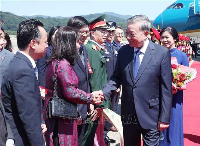 Tổng Bí thư Tô Lâm và Phu nhân bắt đầu thăm cấp Nhà nước Đại Hàn Dân Quốc- Ảnh 3. Tổng Bí thư Tô Lâm và Phu nhân bắt đầu thăm cấp Nhà nước Đại Hàn Dân Quốc- Ảnh 3.