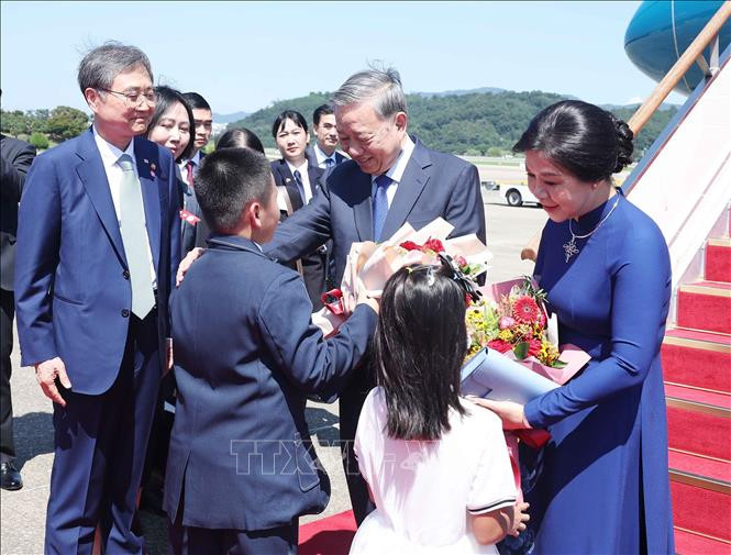 Tổng Bí thư Tô Lâm và Phu nhân bắt đầu thăm cấp Nhà nước Đại Hàn Dân Quốc- Ảnh 2. Tổng Bí thư Tô Lâm và Phu nhân bắt đầu thăm cấp Nhà nước Đại Hàn Dân Quốc- Ảnh 2.