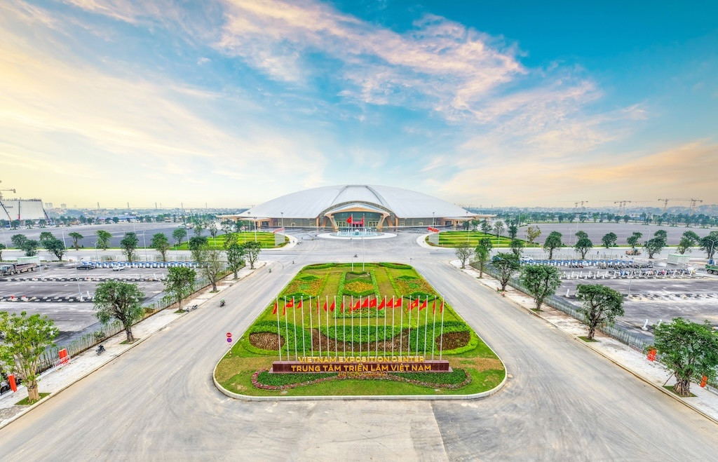 Chảo lửa” V-Concert: Biển người 2,5 vạn khán giả khuấy đảo Trung tâm triển lãm Top 10 thế giới