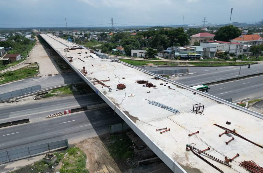 Việt Nam sắp có tuyến đường xuyên rừng dài gần 10km, tổng đầu tư vượt 3.900 tỷ, kết nối cảng nước sâu lớn nhất cả nước - ảnh 2