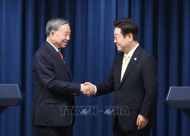 Tổng Bí thư Tô Lâm và Tổng thống Hàn Quốc Lee Jae Myung gặp gỡ báo chí- Ảnh 1.