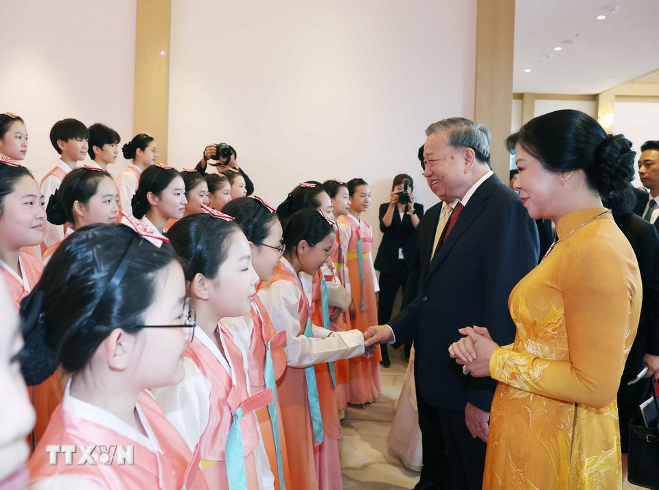 Tổng thống Hàn Quốc chủ trì Lễ đón trọng thể Tổng Bí thư Tô Lâm và Phu nhân- Ảnh 6. Tổng thống Hàn Quốc chủ trì Lễ đón trọng thể Tổng Bí thư Tô Lâm và Phu nhân- Ảnh 6.