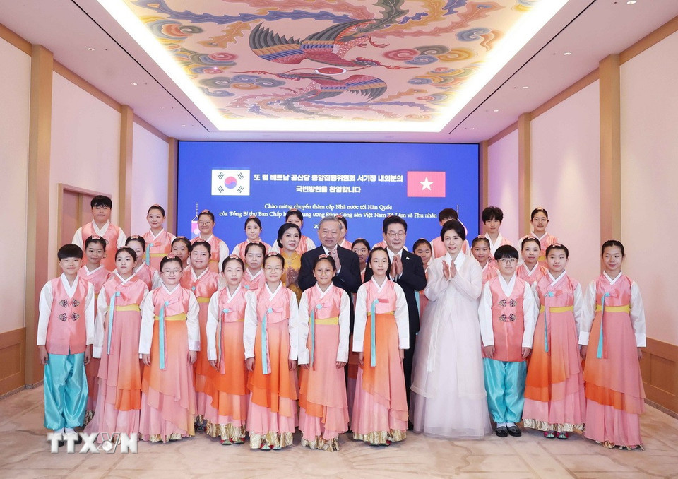 Tổng thống Hàn Quốc chủ trì Lễ đón trọng thể Tổng Bí thư Tô Lâm và Phu nhân- Ảnh 7. Tổng thống Hàn Quốc chủ trì Lễ đón trọng thể Tổng Bí thư Tô Lâm và Phu nhân- Ảnh 7.