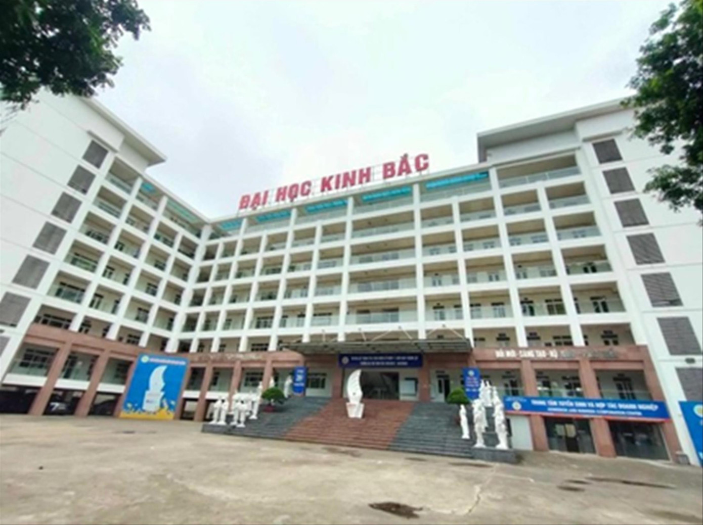 truong-dh-kinh-bac.png
