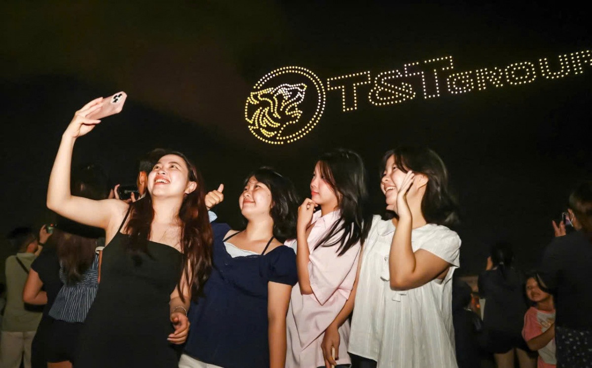 T&T Group khiến hàng chục nghìn khán giả trầm trồ với show trình diễn drone lớn nhất lịch sử Tây Ninh