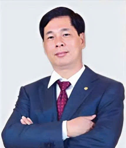 Vingroup (VIC) miễn nhiệm lãnh đạo cấp cao gắn bó từ những ngày đầu thành lập