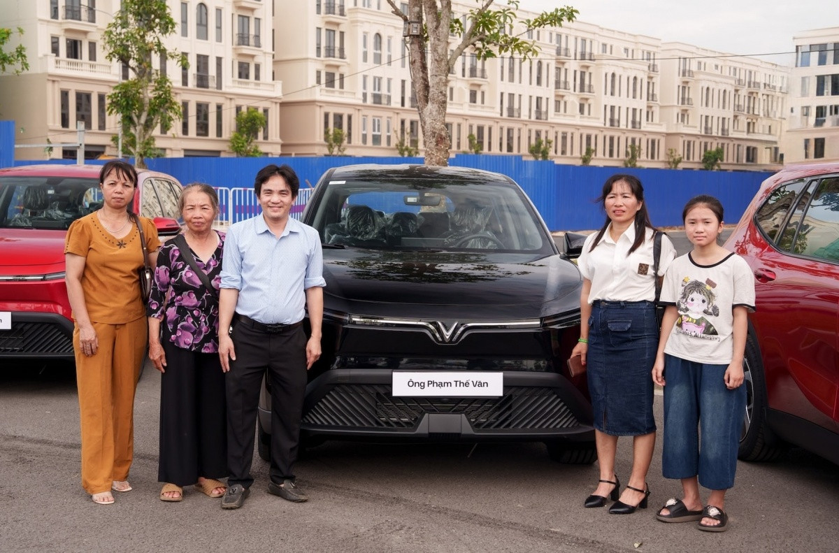 Mẫu MPV VinFast Limo Green chính thức giao xe, phía xưởng độ vạch rõ từng hạng mục nên độ: Có tốn kém không?
