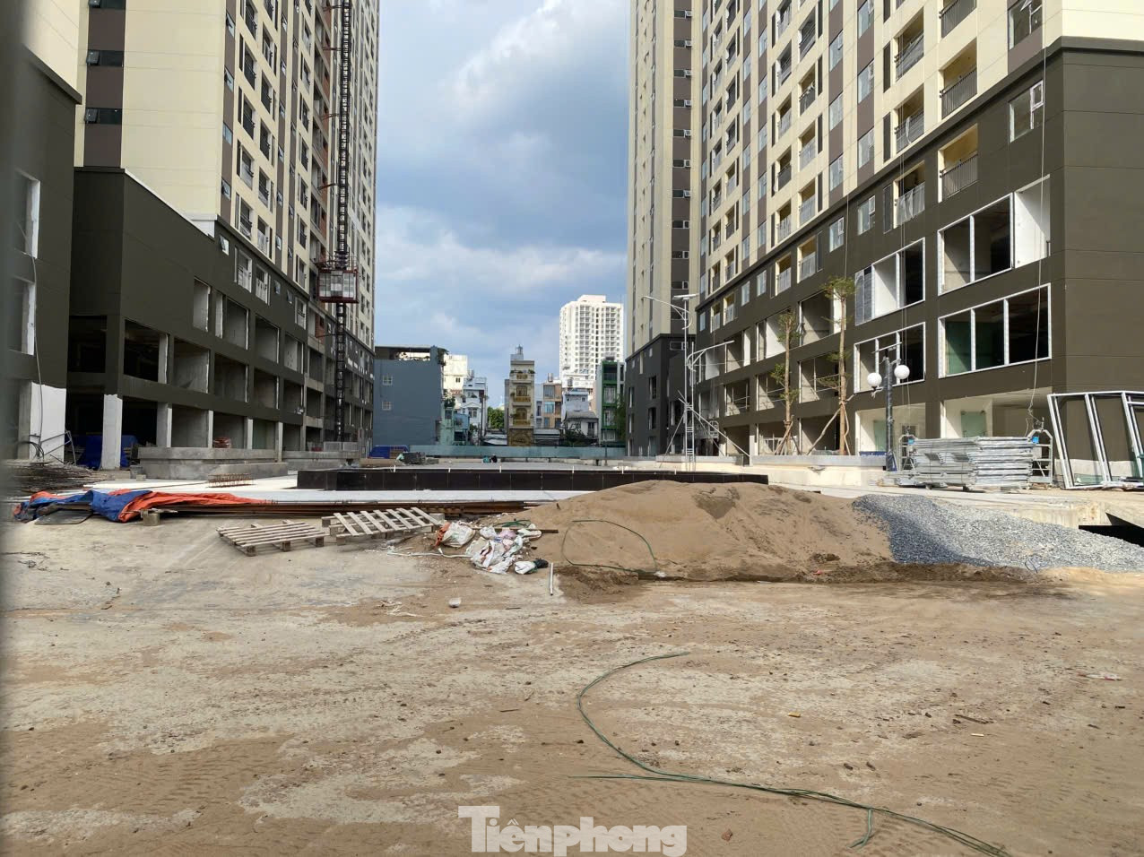 Sau khi dự án đầu tư xây dựng nhà ở xã hội hoàn thành đưa vào sử dụng, chủ đầu tư thực hiện kiểm toán, phê duyệt quyết toán về chi phí của dự án theo quy định và gửi một bộ hồ sơ đến Sở Xây dựng. tp-7.jpg