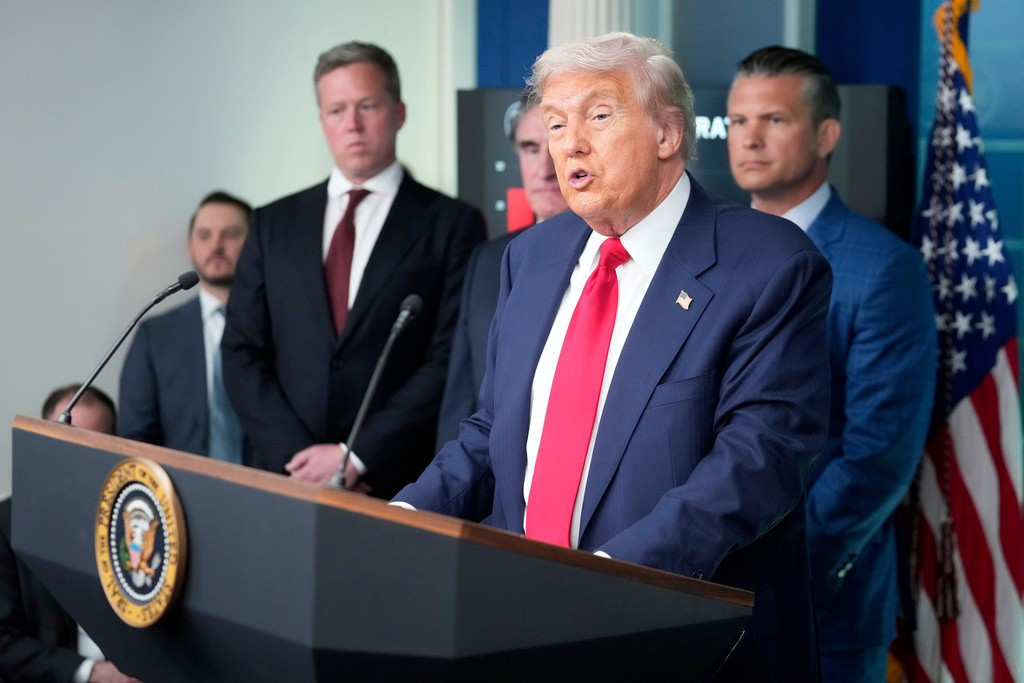 Tổng thống Mỹ Donald Trump phát biểu tại cuộc họp báo ngày 11/8. (ảnh: AP) trump.jpg