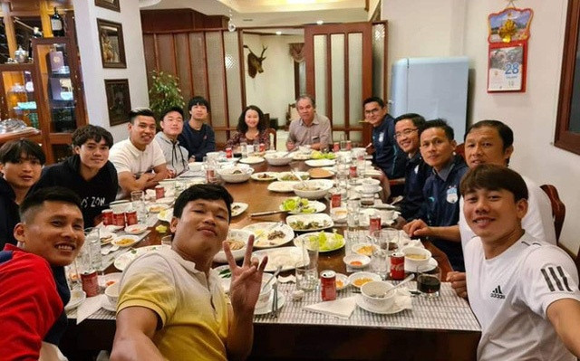Con trai 'kín tiếng' của bầu Đức bất ngờ xuất hiện, chi hơn 400 tỷ đồng mua cổ phiếu HAGL
