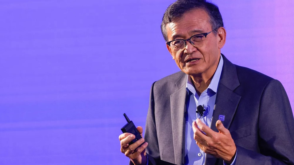 Ông Trump bất ngờ ca ngợi CEO Intel, cổ phiếu bật tăng - ảnh 1