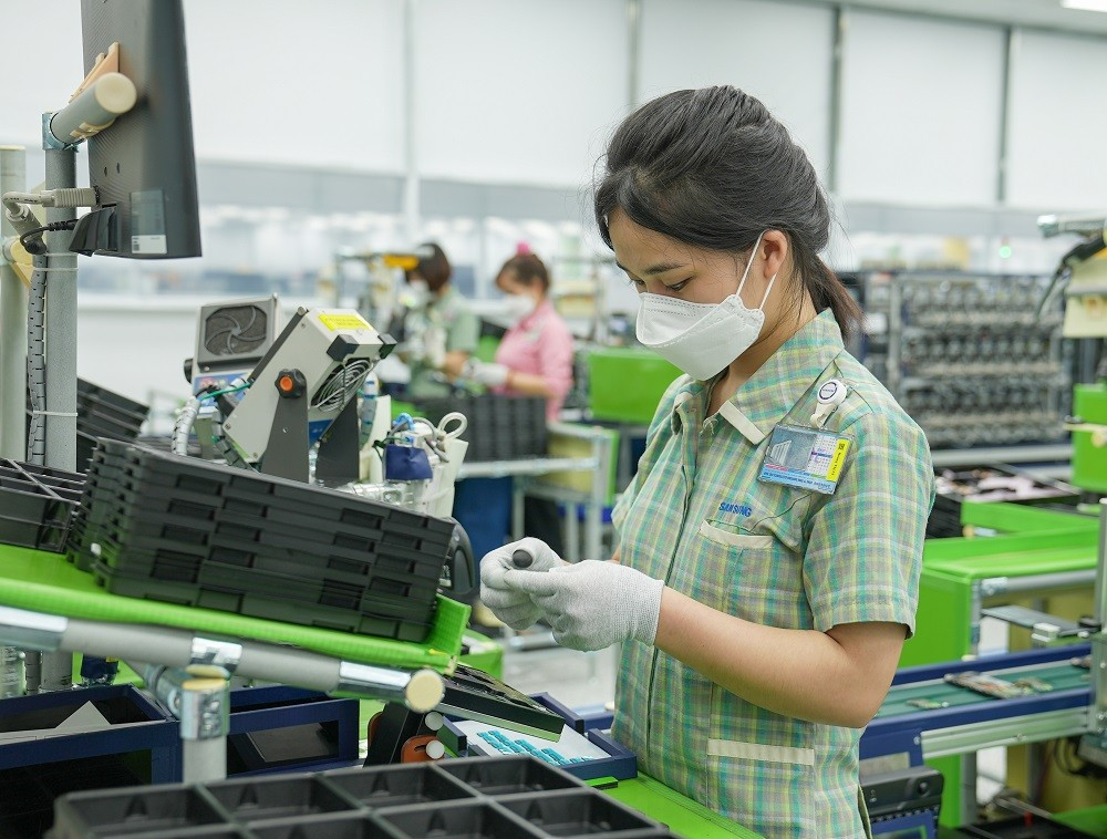 Xuất khẩu điện thoại các loại, linh kiện điện tử tăng mạnh trong tháng 7 giúp kim ngạch xuất khẩu của Bắc Ninh vươn lên dẫn đầu cả nước. hinh-nha-may-samsung-3-size-nho-8625.jpg