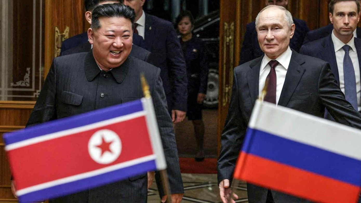 Tổng thống Nga Vladimir Putin và Chủ tịch Triều Tiên Kim Jong Un. (Ảnh: Reuters) httpscms-image-bucket-production.jpg