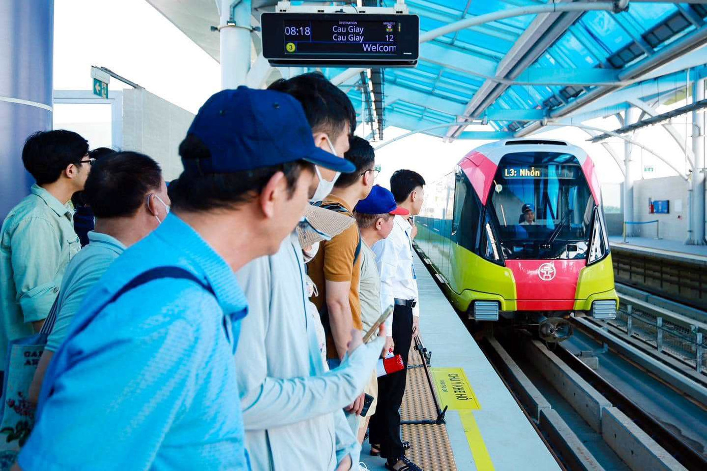 Đường sắt đô thị Nhổn - Cầu Giấy hoạt động trên tuyến. 3-9339-6739.jpg