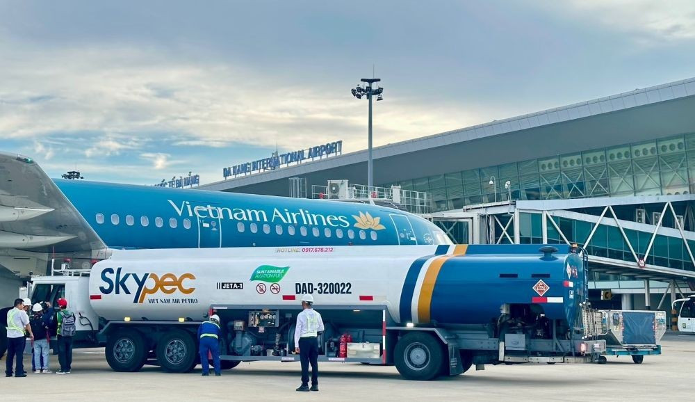 Vietnam Airlines sử dụng nhiên liệu hàng không bền vững đối với một số chuyến bay. vietnam-airlines-s-dng-nhien-liu-hang-khong-bn-vng-saf-dn-u-xu-hng-hang-khong-xanh.jpg