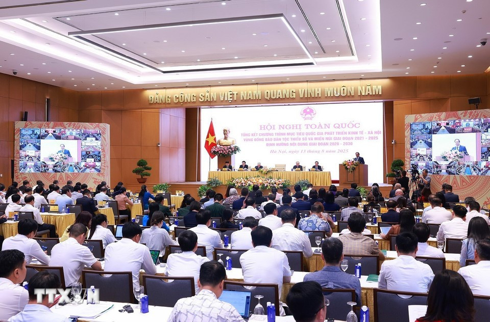 Thủ tướng Phạm Minh Chính động viên trưởng bản ở Điện Biên - ảnh 1
