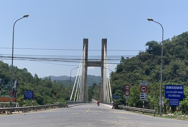 Cầu dây văng có một trụ tháp giữa núi rừng Trường Sơn: Nhịp nối 2 bờ hữu nghị Việt Nam - Cuba- Ảnh 3.