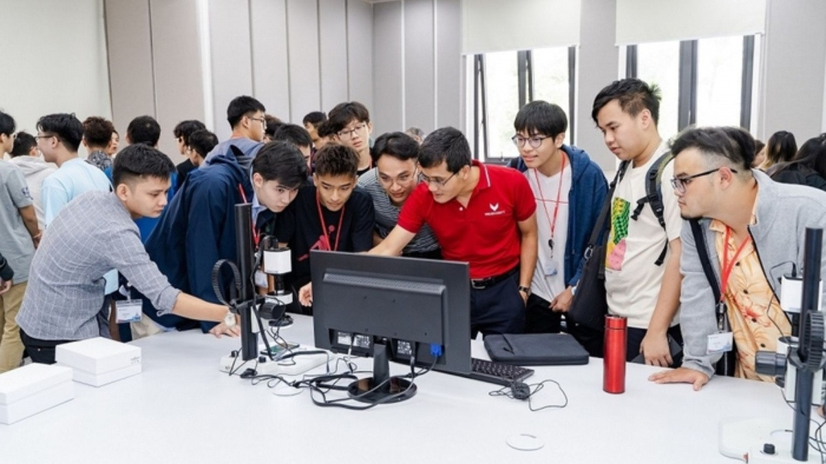 Ngành học đang hot hứa hẹn 'cháy' điểm chuẩn rất cao năm nay, vượt cả Y Dược hay Sư Phạm: AI khó chen chân, mức lương trên 30.000.000 đồng/tháng