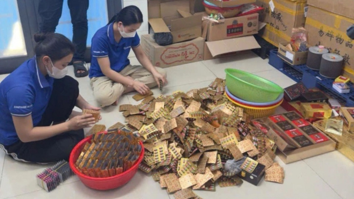 TP.HCM: Triệt phá các kho hàng giả “khổng lồ” gồm hơn 5 tấn phụ gia thực phẩm, 7 nghìn lon sữa bột và 24 nghìn chai thực phẩm chức năng giả