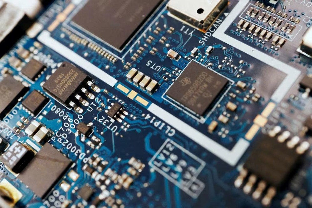 Mỹ bí mật gắn thiết bị định vị vào lô hàng chip tiên tiến nghi bị tuồn sang Trung Quốc - ảnh 1