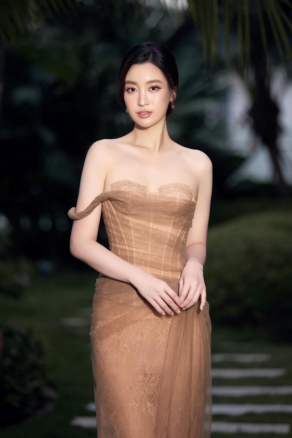 Mỹ nhân mới nhận chức Phó Chủ tịch công ty Bất động sản ở tuổi 29, con dâu tập đoàn nghìn tỷ, chồng là Chủ tịch một hãng hàng không - ảnh 1