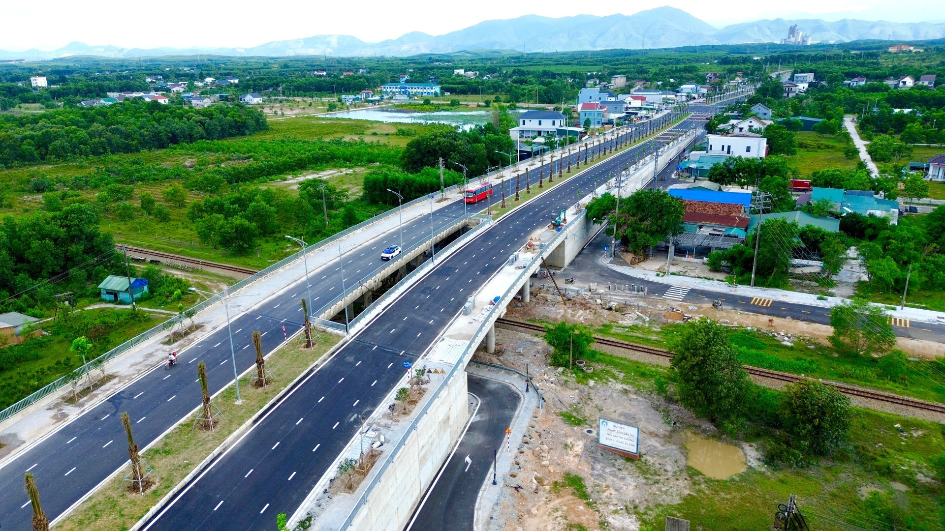 Thông xe tuyến đường cứu nạn 'ngâm' 15 năm dai dẳng tại TP trẻ nhất cả nước- Ảnh 2.