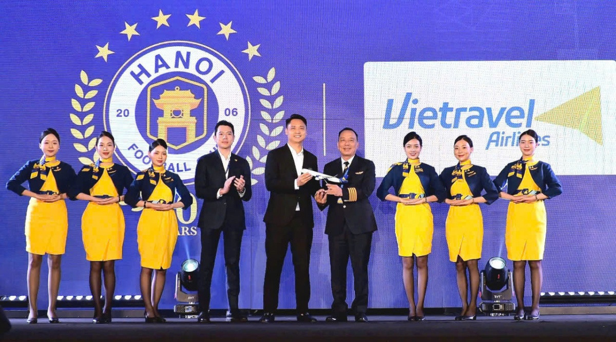 Vietravel Airlines trở thành nhà tài trợ vận chuyển hàng không chính thức của Hanoi FC mùa giải V.League 2025/2026