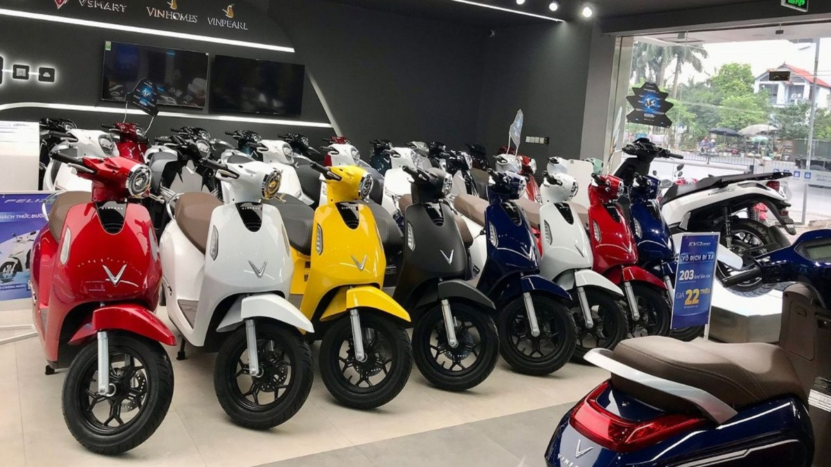 VinFast bất ngờ tung chính sách bảo hành chính hãng 6 năm cho xe và 8 năm cho pin xe máy điện