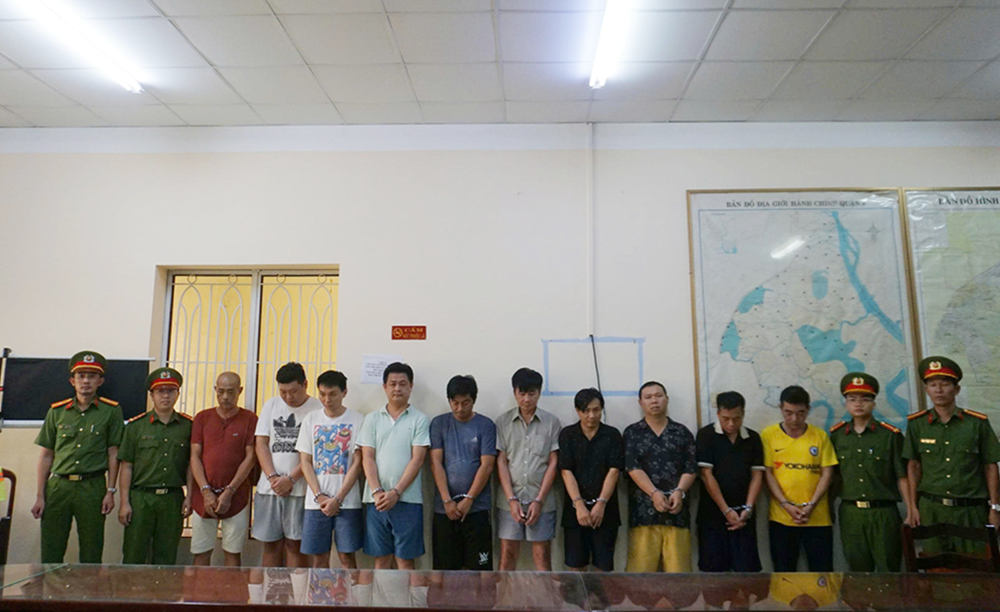 Huy động hơn 300 chiến sĩ công an, triệt phá đường dây đánh bạc 20.000 tỷ: Khống chế và bắt 139 người - ảnh 1