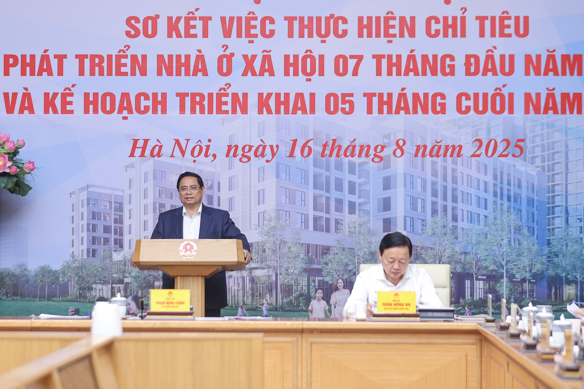 Thủ tướng: Nâng ngưỡng thu nhập được mua nhà xã hội theo hướng phù hợp hơn- Ảnh 2.