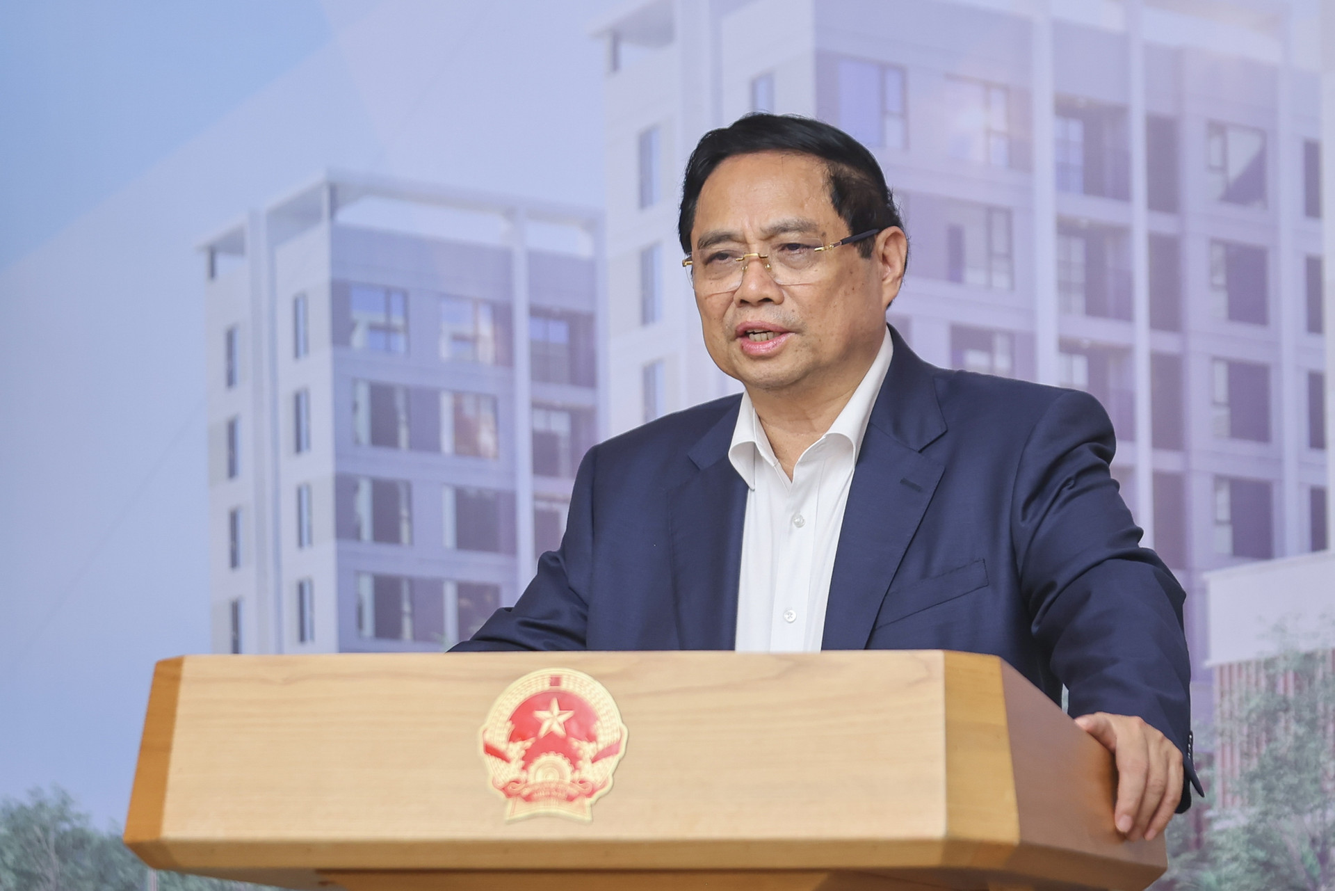 Thủ tướng: Nâng ngưỡng thu nhập được mua nhà xã hội theo hướng phù hợp hơn- Ảnh 1.