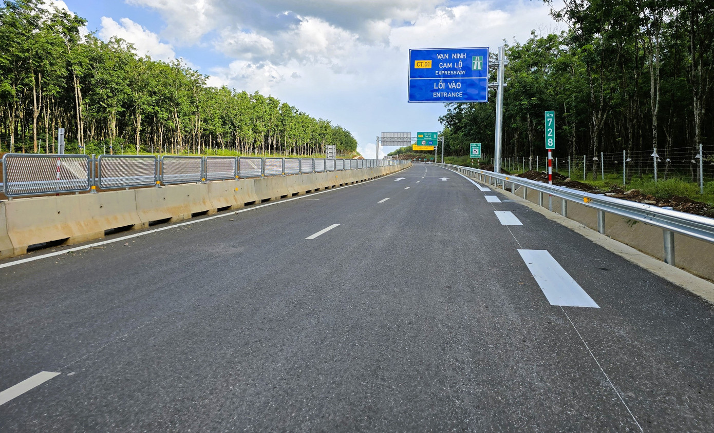 Cao tốc Vạn Ninh - Cam Lộ sẵn sàng thông xe ngày 19/8. Ảnh: BXD. diem-ten-du-an-giao-thong-khanh-thanh-va-khoi-cong-ngay-198-1.jpg