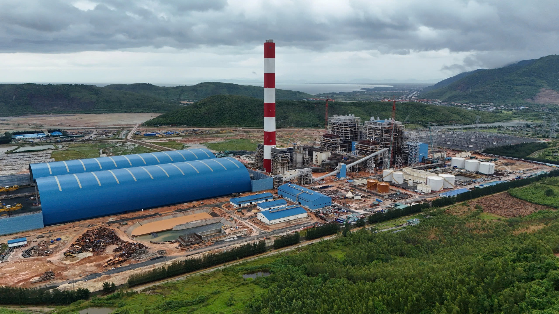 EVN đốt dầu thành công nhà máy điện dùng công nghệ hiện đại nhất Việt Nam- Ảnh 2. EVN đốt dầu thành công nhà máy điện dùng công nghệ hiện đại nhất Việt Nam- Ảnh 2.