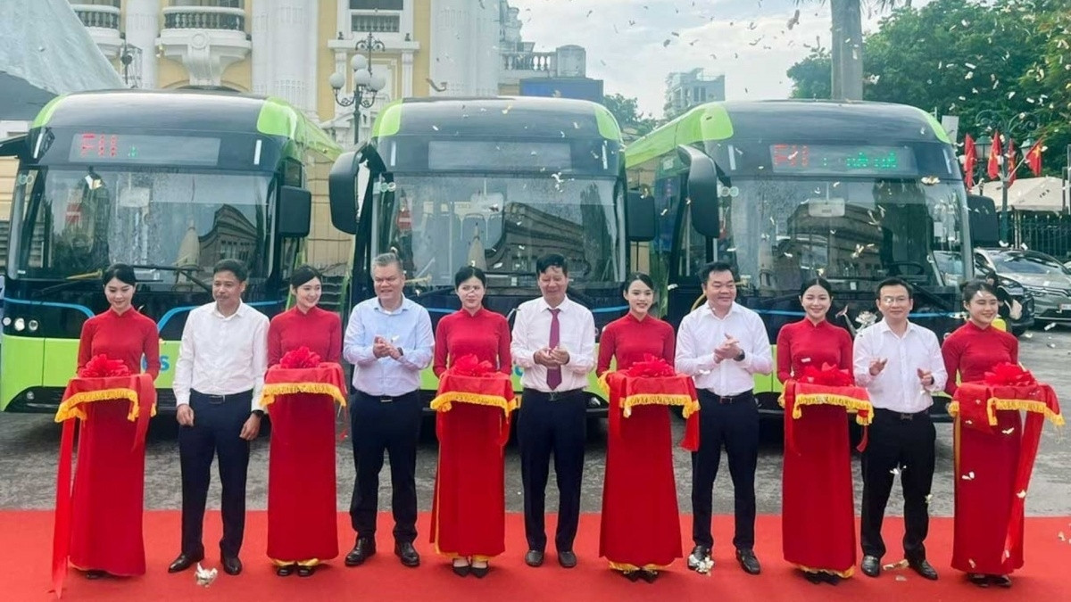 Công ty con của tập đoàn Vingroup khai trương tuyến buýt điện miễn phí nhằm phục vụ người dân và du khách Thủ đô trước thềm đại lễ