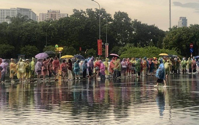 ‘Biển người’ đổ về Mỹ Đình - ảnh 1