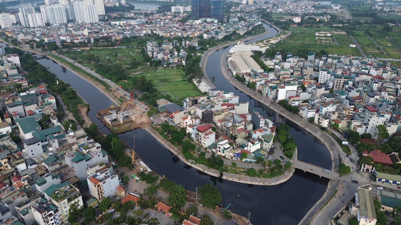 Ngoài khánh thành Nhà máy xử lý nước thải Yên Xá, trong dịp này có 7 dự án sẽ được khởi công. Bao gồm: Dự án đầu tư xây dựng tuyến đường kết nối sân bay Gia Bình về Thủ đô (đoạn trên địa bàn Hà Nội); Dự án thành phần 3 thuộc Dự án đầu tư xây dựng đường Vành đai 4 - Vùng Thủ đô; Dự án xây dựng cầu Vân Phúc và tuyến đường kết nối; Xây dựng khu tái định cư (xã Đông Anh) thuộc Dự án đầu tư tuyến đường sắt Lào Cai - Hà Nội - Hải Phòng; Xây dựng khu tái định cư (xã Ngọc Hồi) thuộc dự án xây dựng đường sắt tốc độ cao trên trục Bắc - Nam và Dự án Thành phố thông minh (xã Vĩnh Thanh). z6867535582763-e1b69f3631c962682b8783d8559ceb10.jpg
