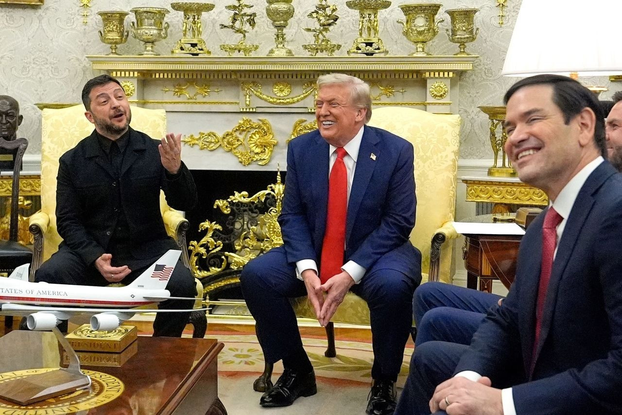 Cuộc gặp của ông Trump và ông Zelensky diễn ra trong bầu không khí thân thiện. (Ảnh: AP) ap25230646432727.jpg