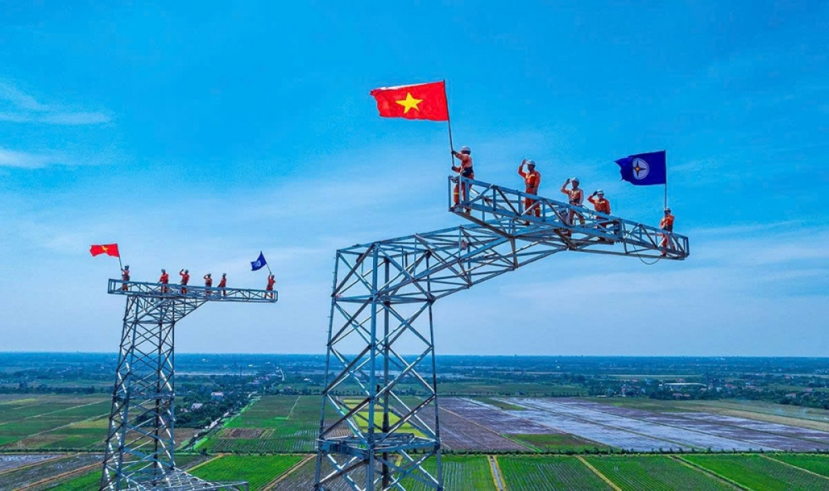 EVN vừa nhận món quà vô giá từ Thủ tướng vì hoàn thành dự án 'kỳ tích' trị giá gần 1 tỷ USD
