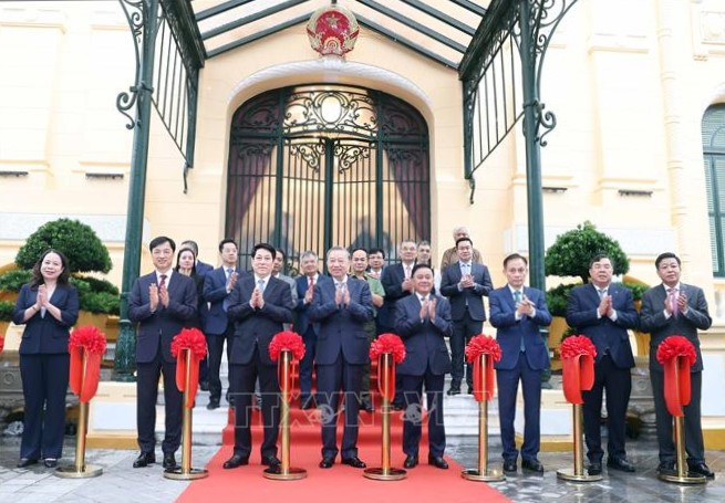 Tổng Bí thư và Chủ tịch nước dự lễ bàn giao Trụ sở làm việc Cơ quan Chủ tịch nước- Ảnh 1. Tổng Bí thư và Chủ tịch nước dự lễ bàn giao Trụ sở làm việc Cơ quan Chủ tịch nước- Ảnh 1.
