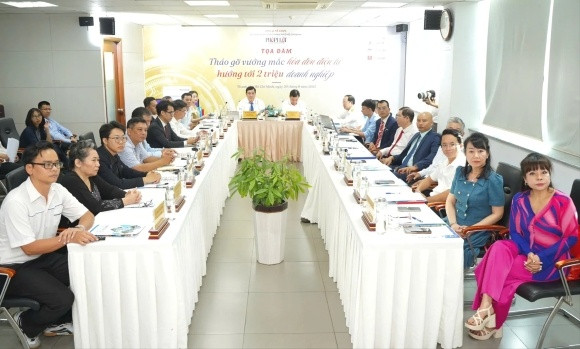 Ngành thuế TP.HCM cam kết hỗ trợ miễn phí gần 250.000 hộ kinh doanh chuyển sang phương pháp kê khai thuế